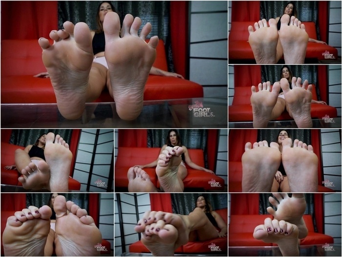 Gia the Giant – Jerk to my BIG soles